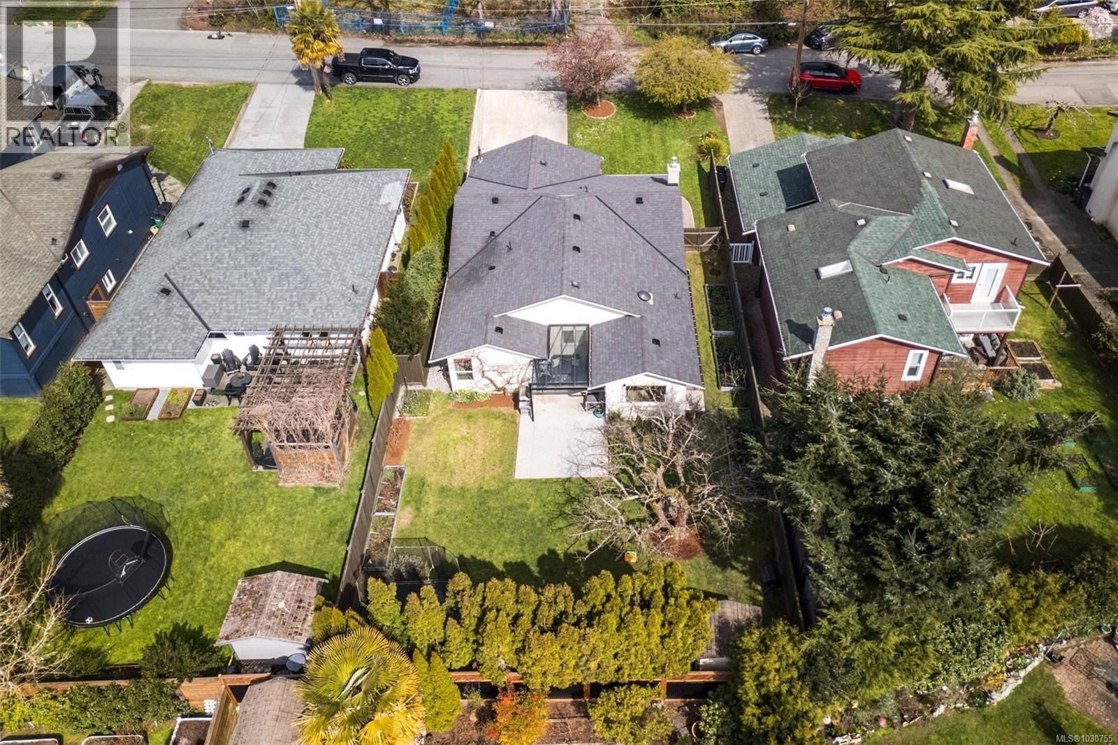 Single Family House Other for Sale in  Miller Ave Saanich 