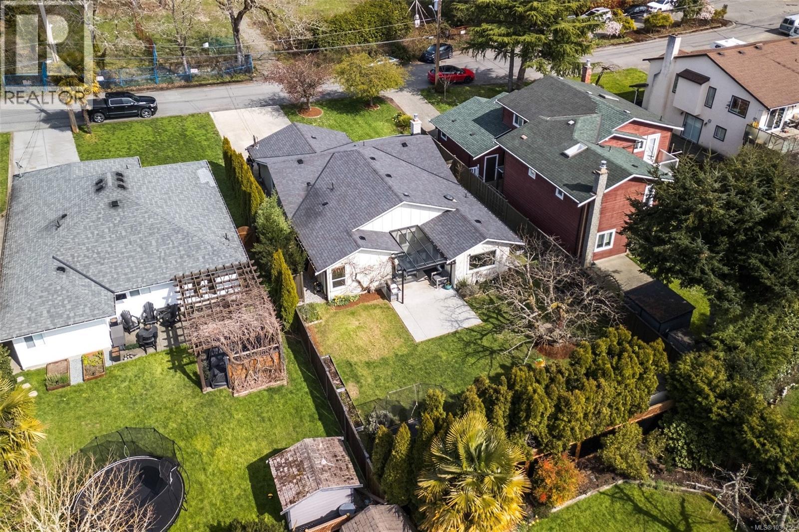 Single Family House Other for Sale in  Miller Ave Saanich 