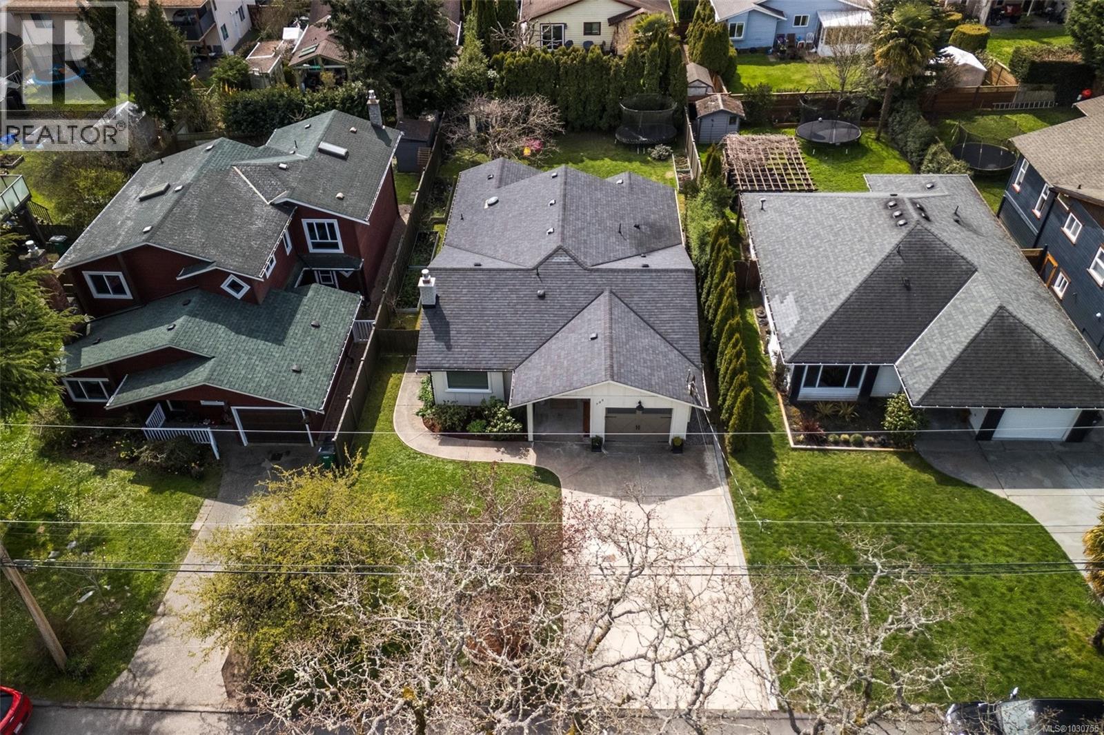 Single Family House Other for Sale in  Miller Ave Saanich 