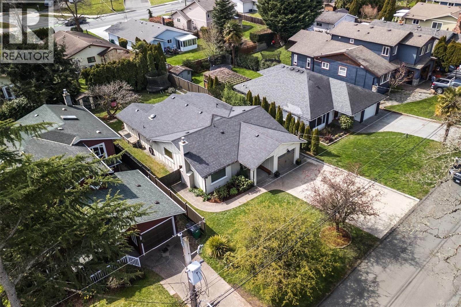 Single Family House Other for Sale in  Miller Ave Saanich 