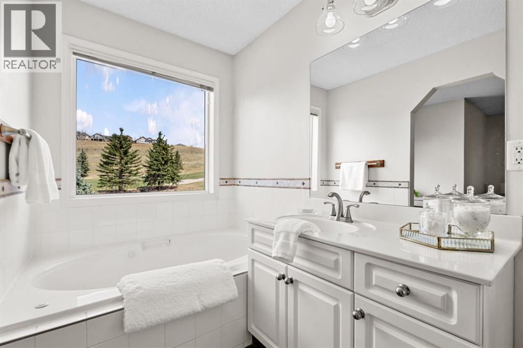 18 Gleneagles View, Cochrane