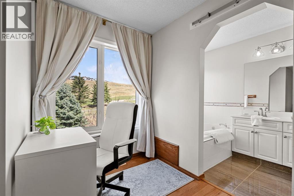 18 Gleneagles View, Cochrane