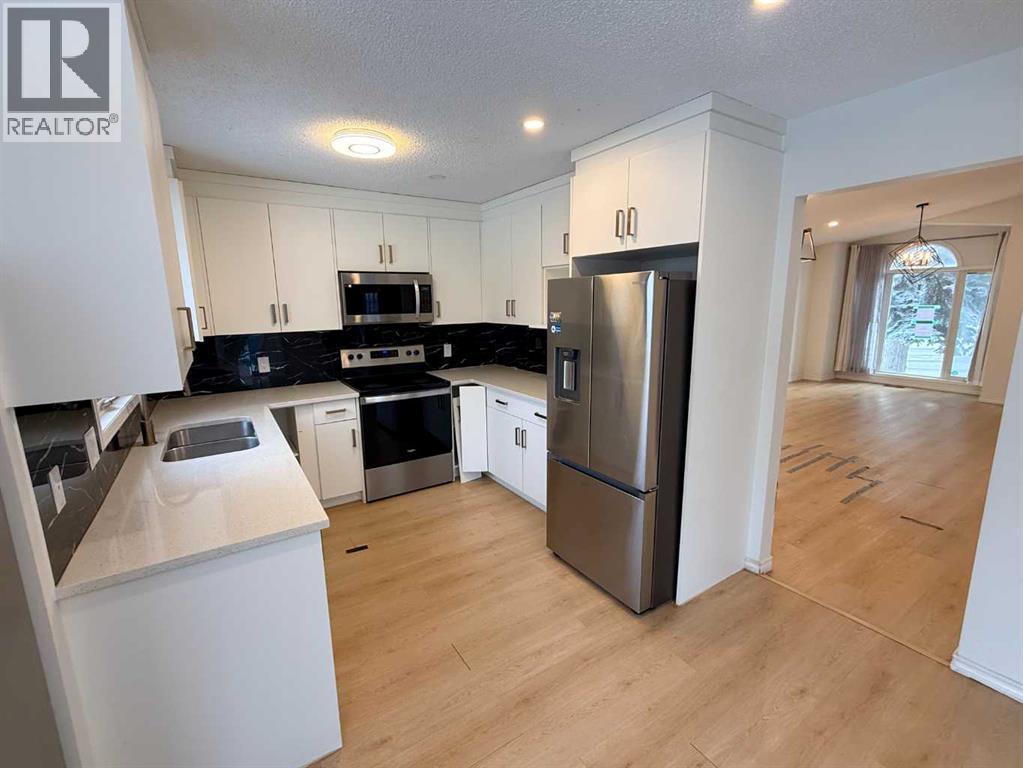 Single Family House for Sale in  Macewan Drive NW MacEwan Glen Calgary 