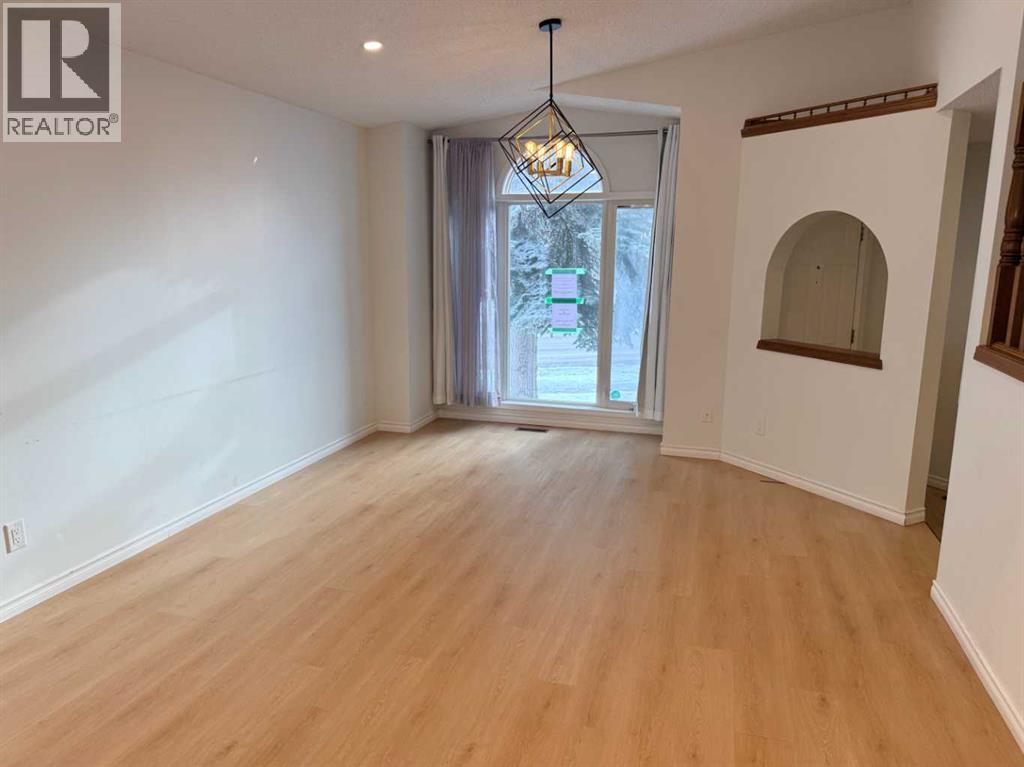 Single Family House for Sale in  Macewan Drive NW MacEwan Glen Calgary 