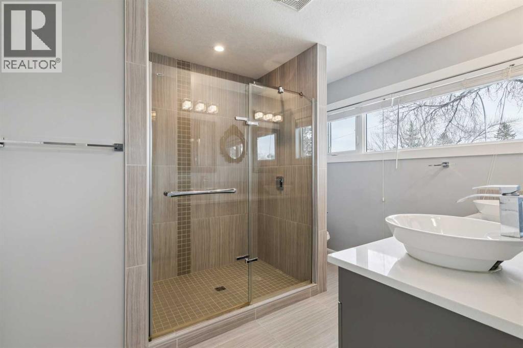 Single Family House Bungalow for Sale in  Henefer Road SW Haysboro Calgary 