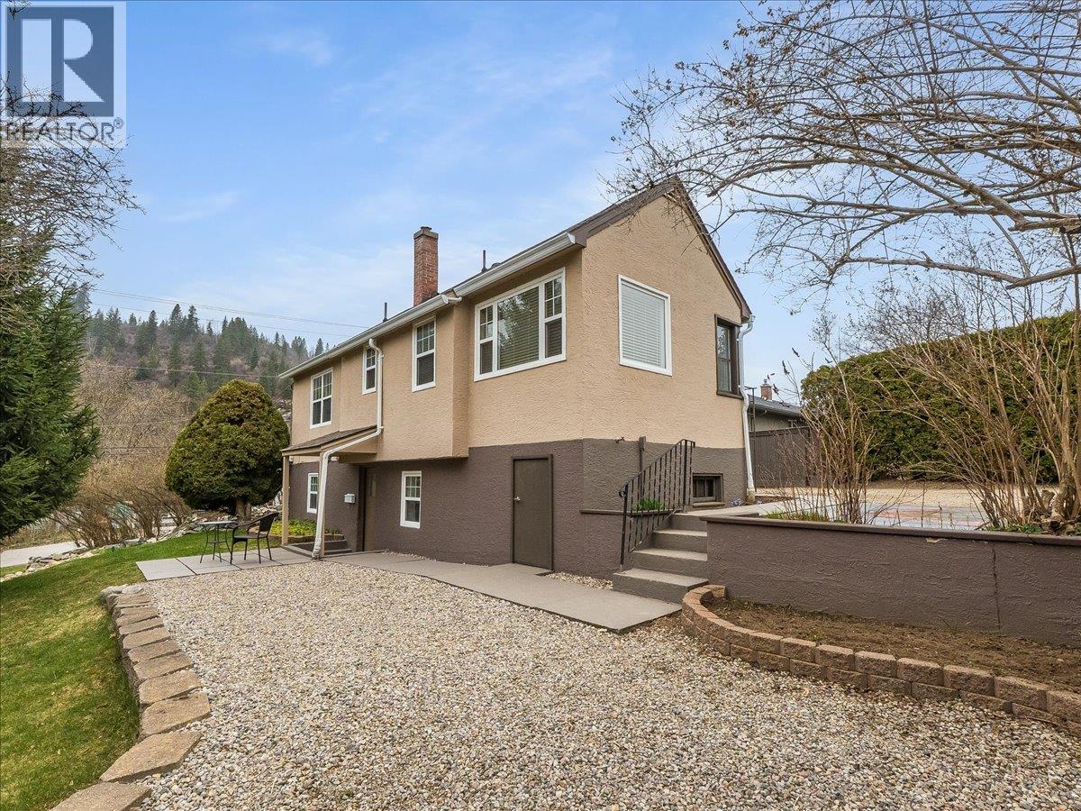 1115 7TH Avenue, Castlegar