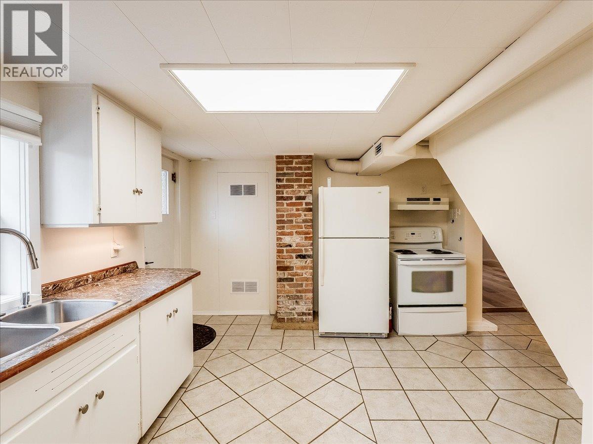 1115 7TH Avenue, Castlegar