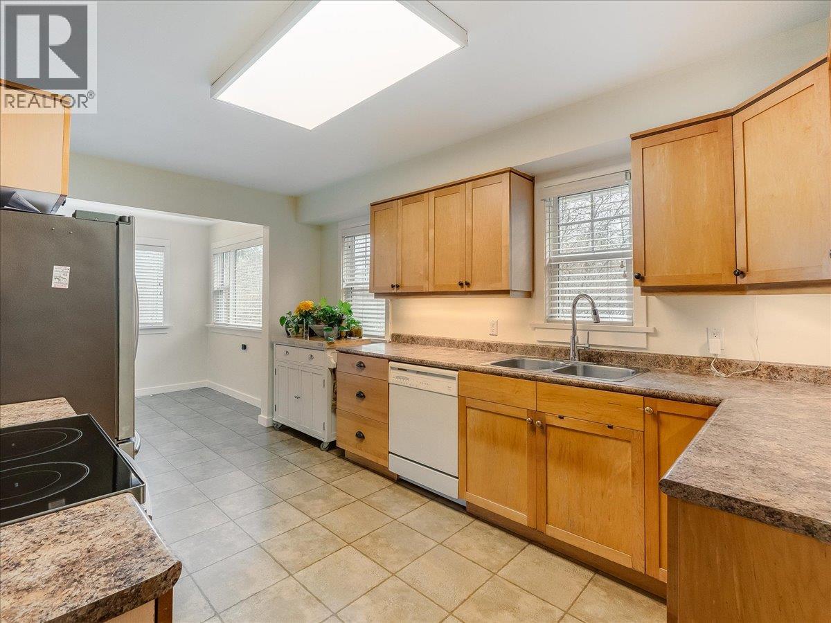 1115 7TH Avenue, Castlegar