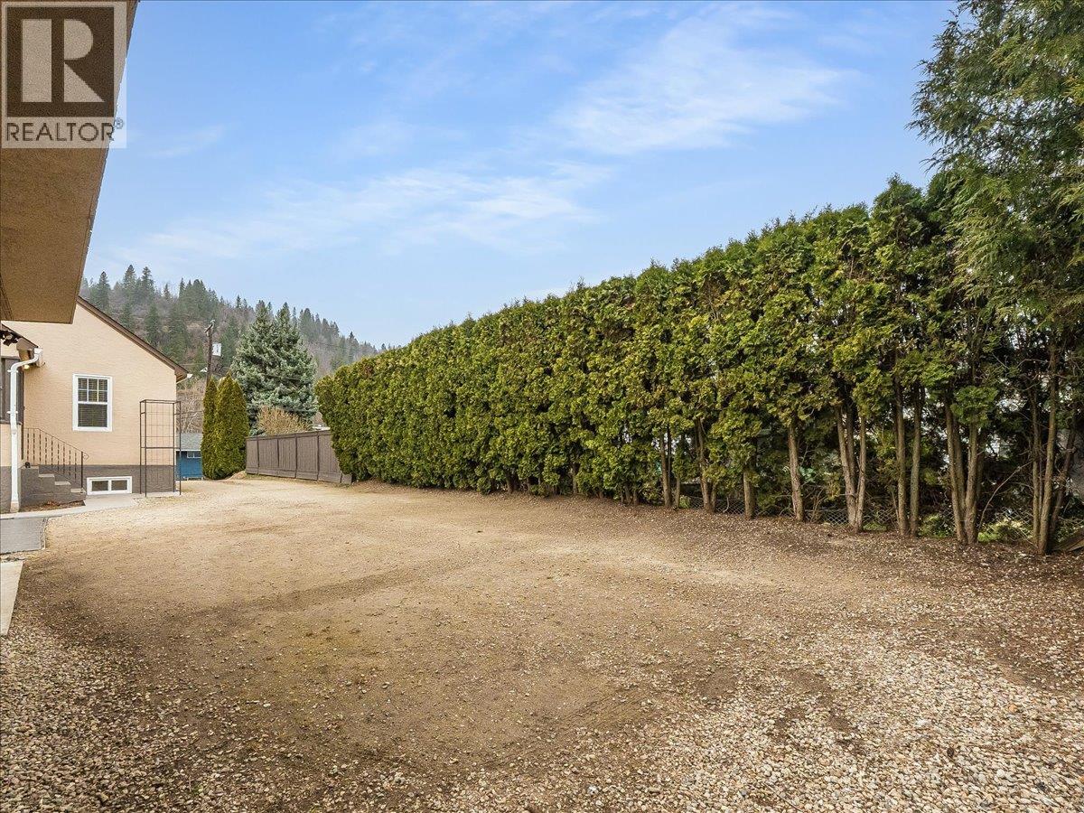 1115 7TH Avenue, Castlegar