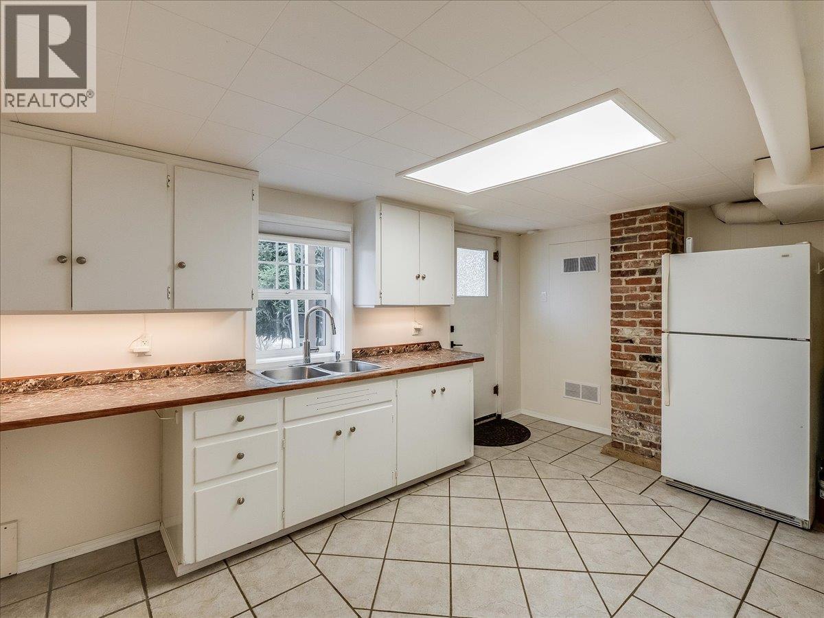 1115 7TH Avenue, Castlegar