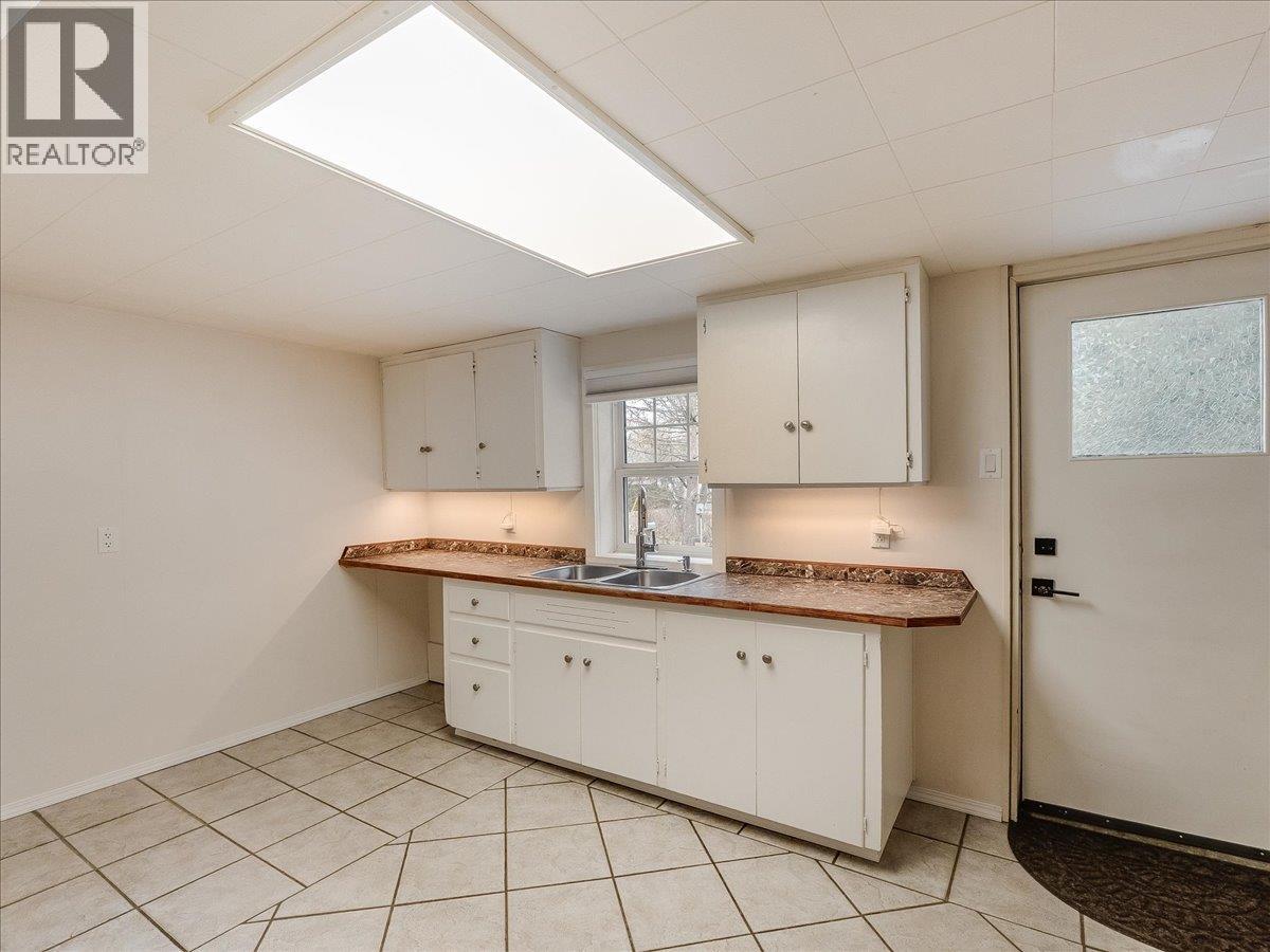 1115 7TH Avenue, Castlegar