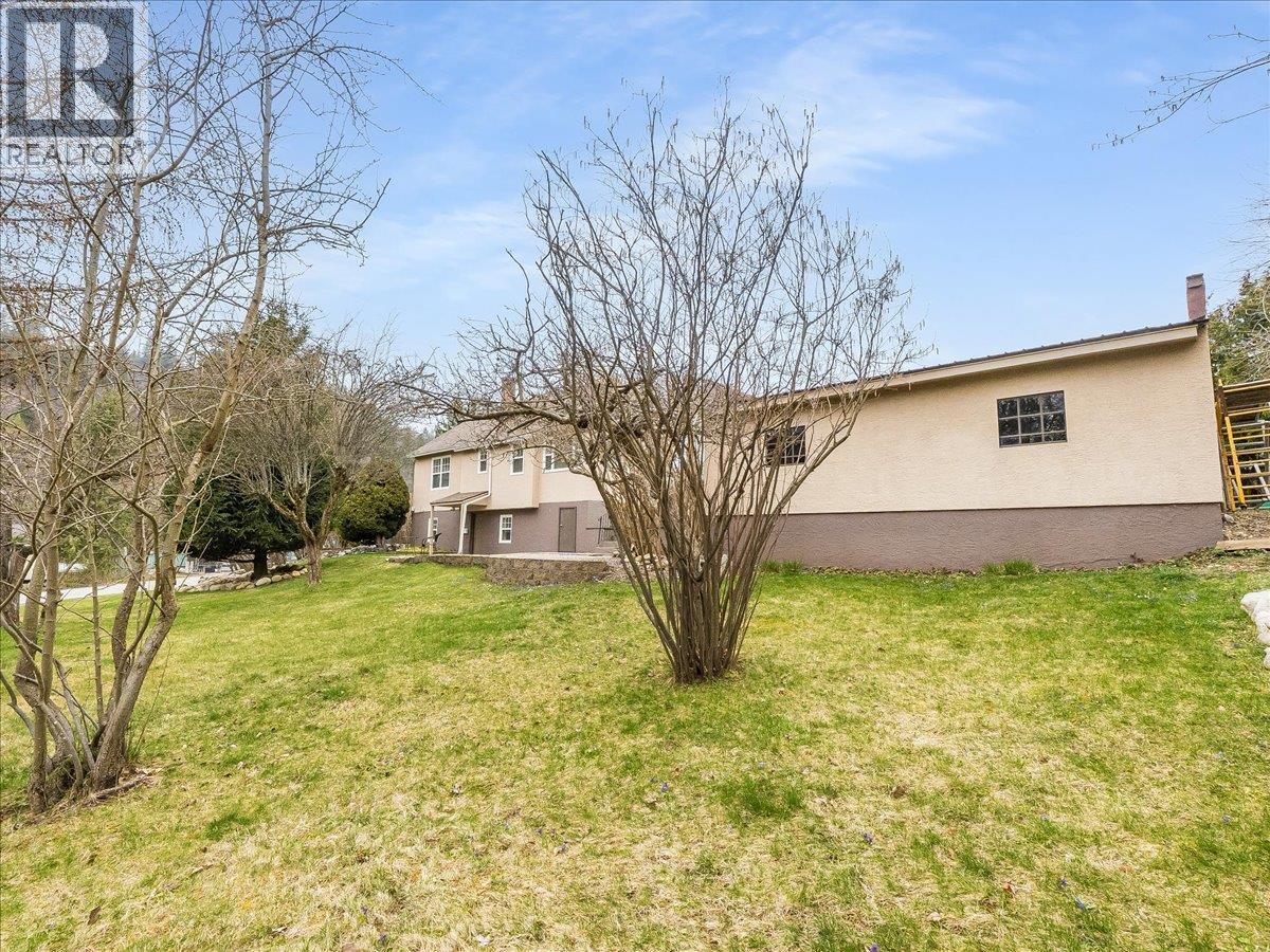 1115 7TH Avenue, Castlegar