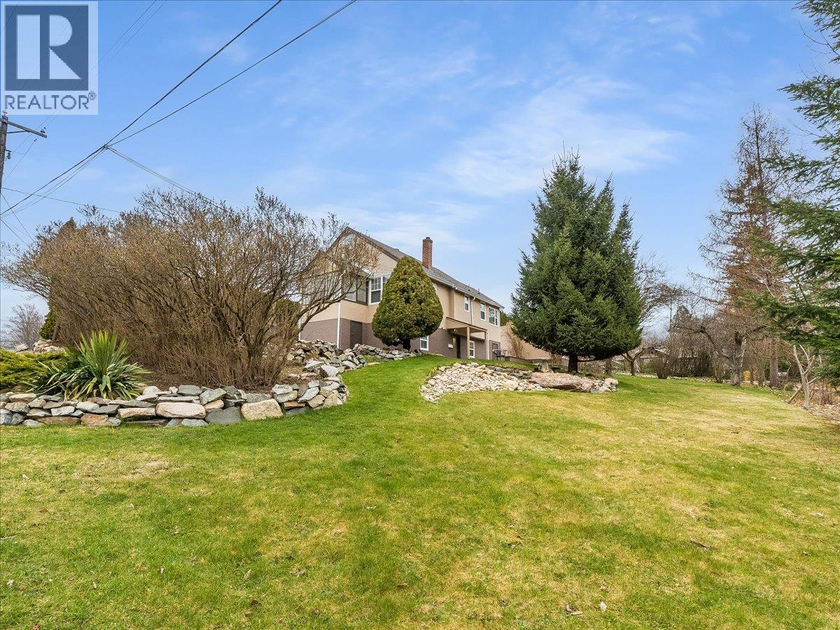 1115 7TH Avenue, Castlegar