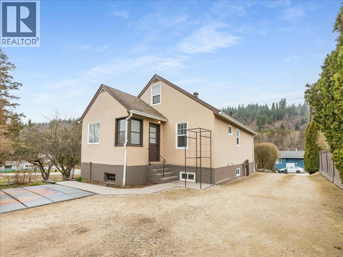 1115 7TH Avenue, Castlegar