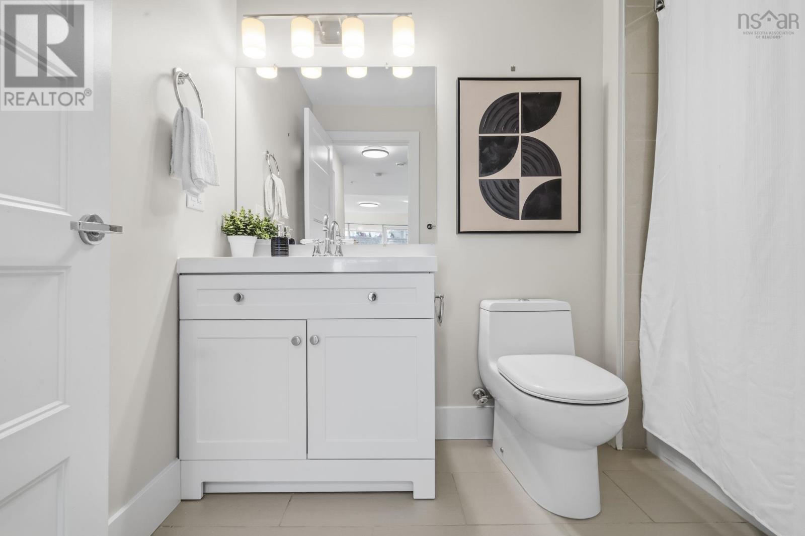 Property 8 of 34 of 305 15 Kings Wharf Place