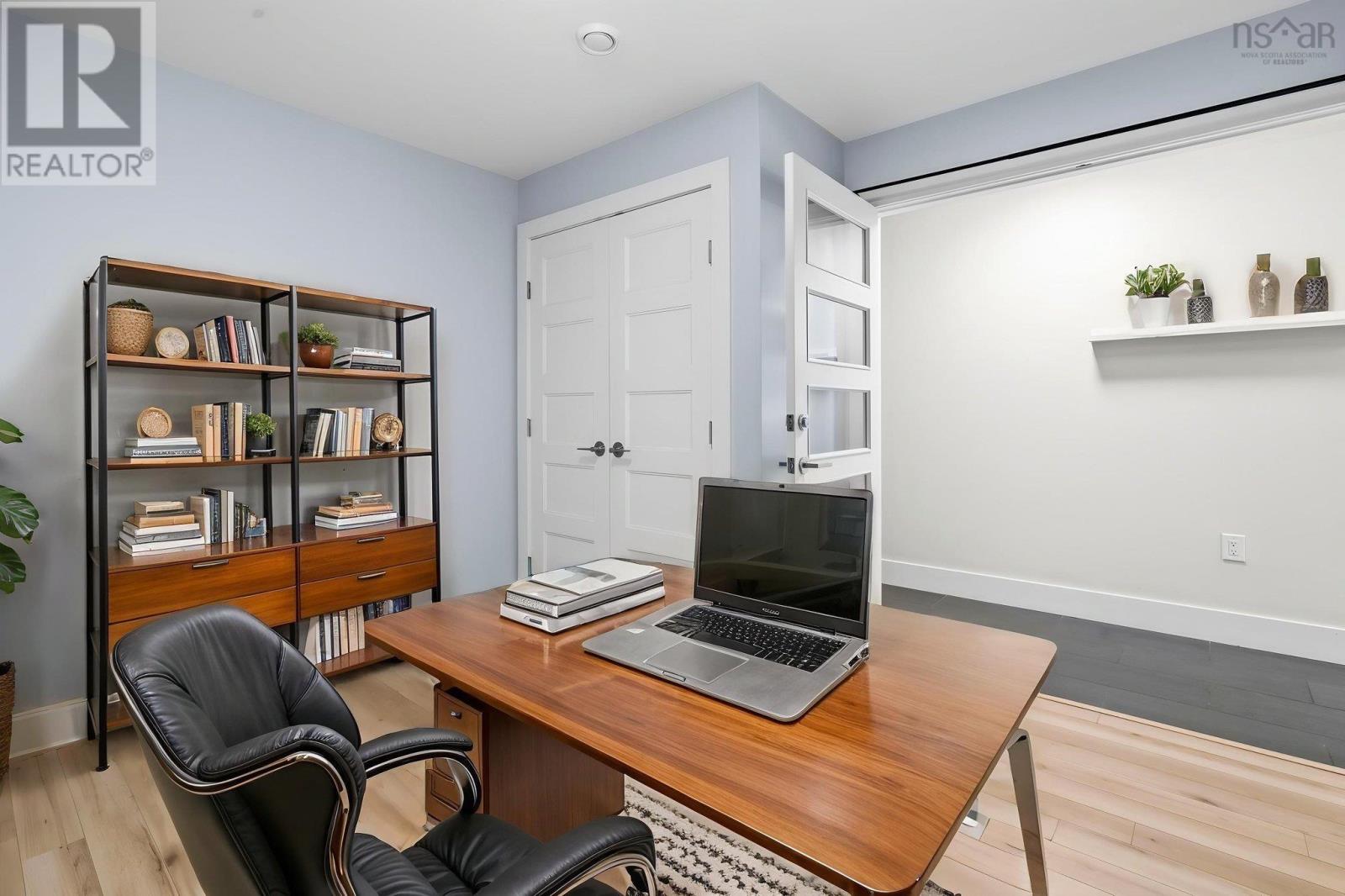 Property 7 of 34 of 305 15 Kings Wharf Place