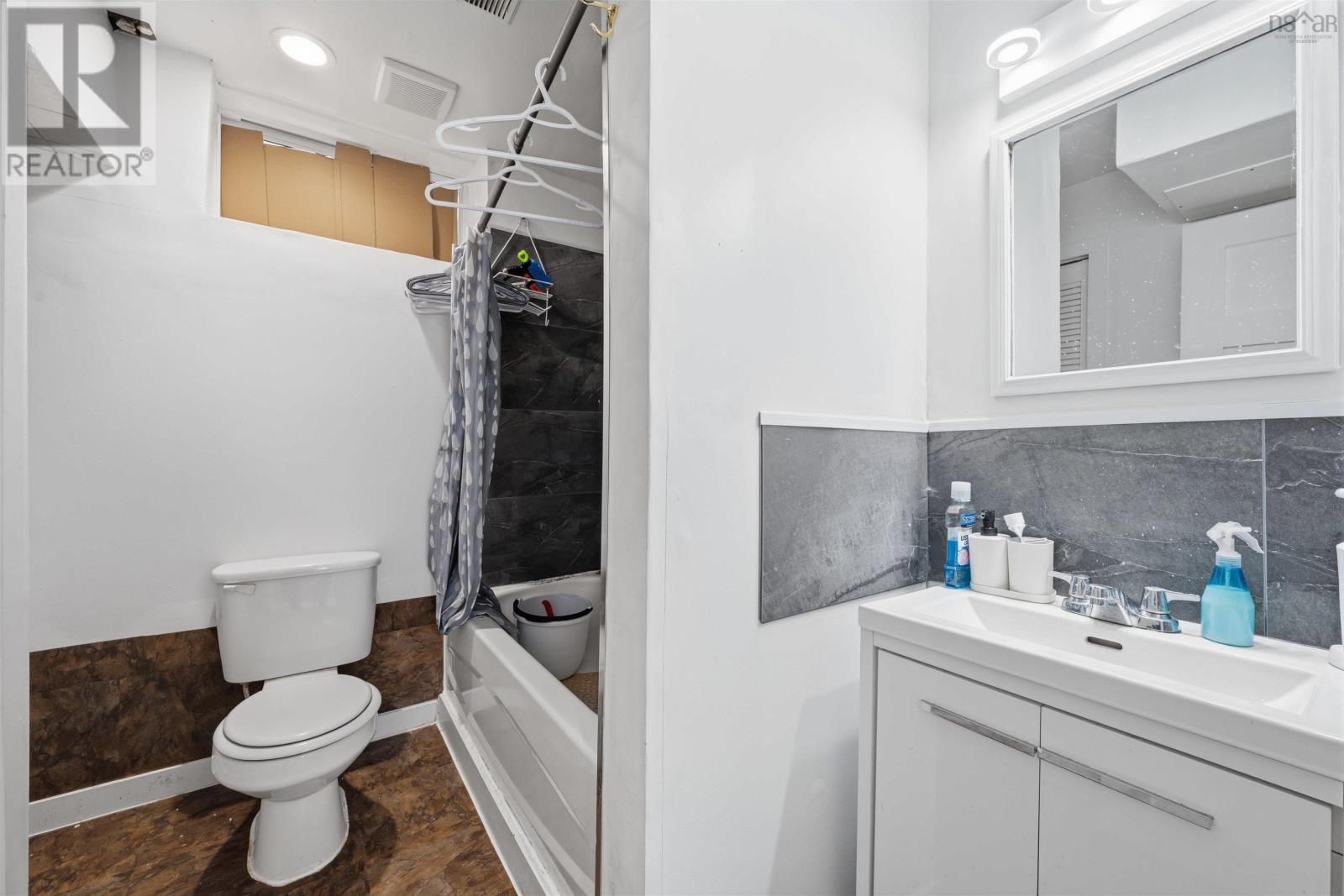 Property 32 of 47 of 40 Gateway Road