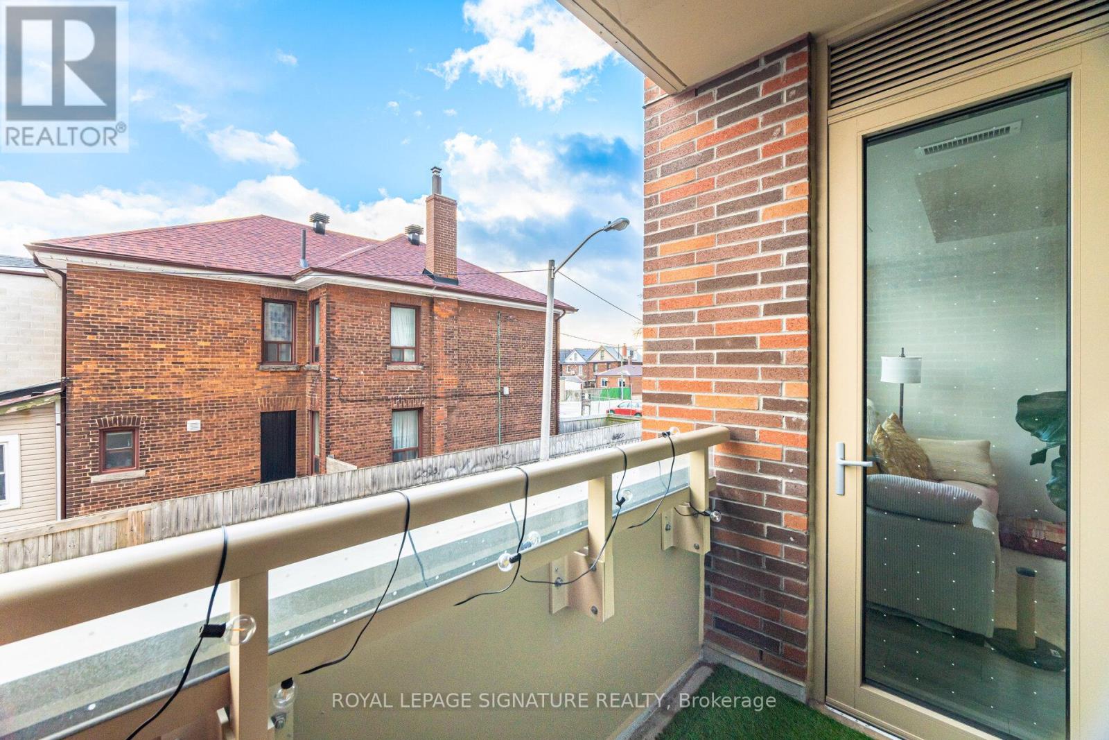 #208 1787 ST CLAIR AVENUE W - 22