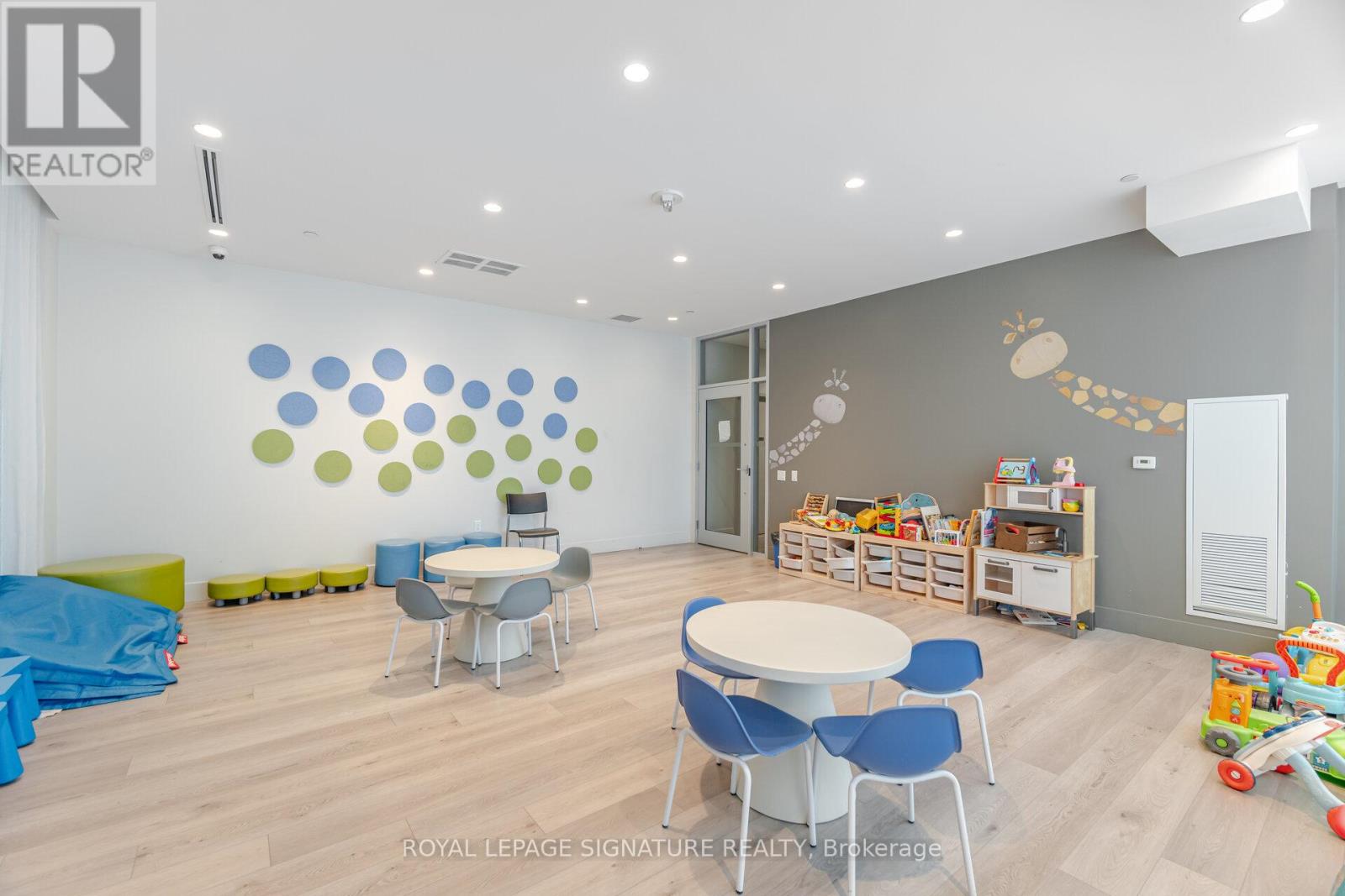 #208 1787 ST CLAIR AVENUE W - 37