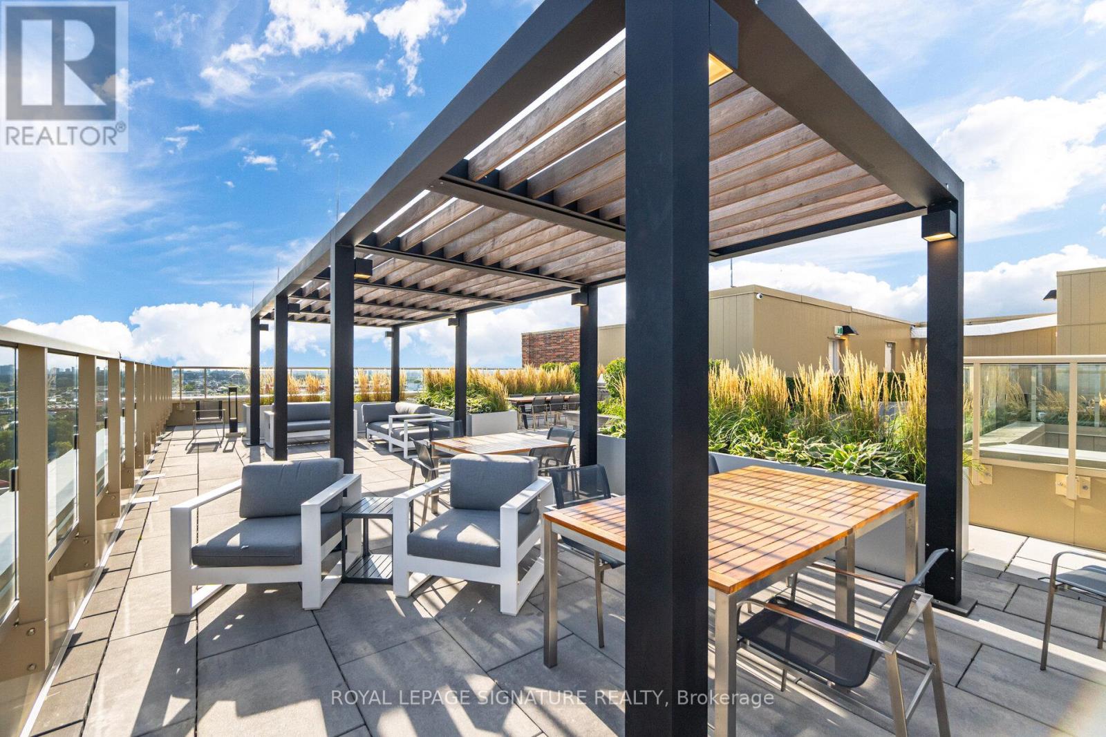 #208 1787 ST CLAIR AVENUE W - 43