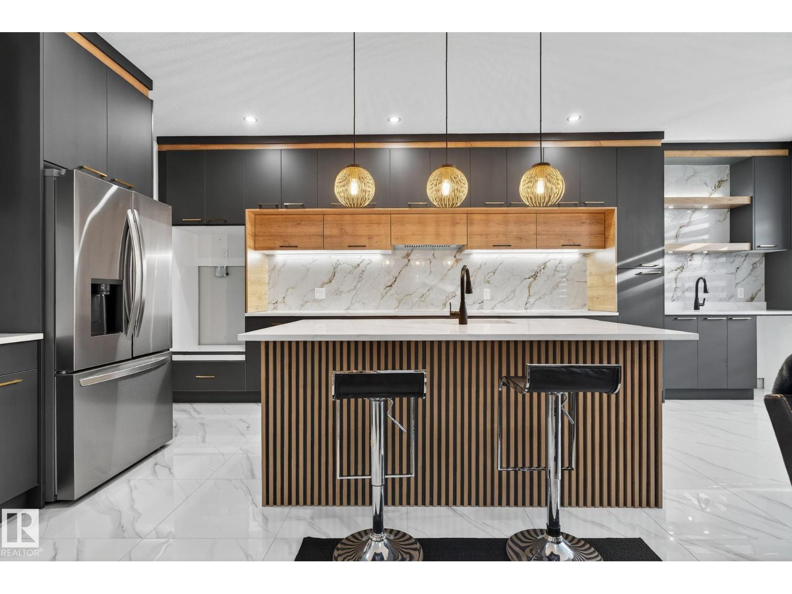 1815 17 AV NW, Edmonton