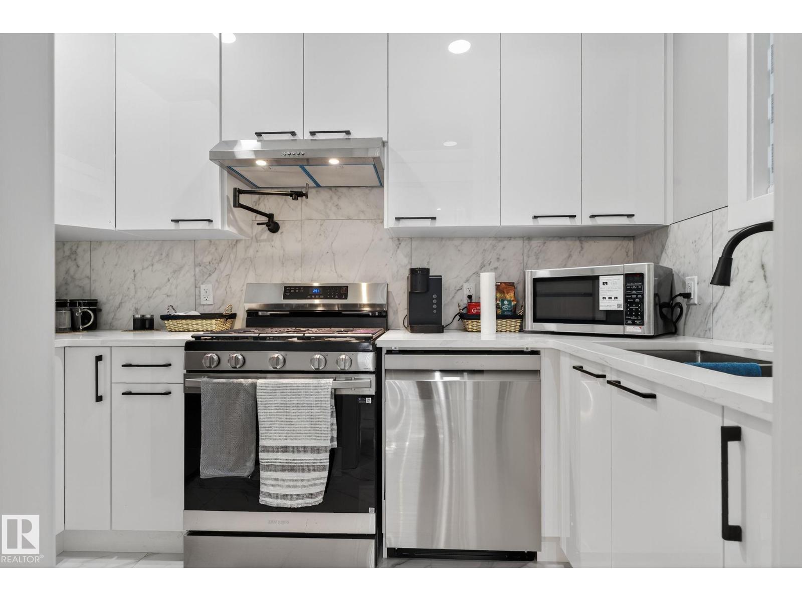 1815 17 AV NW, Edmonton