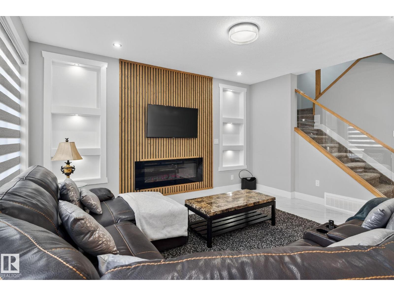 1815 17 AV NW, Edmonton