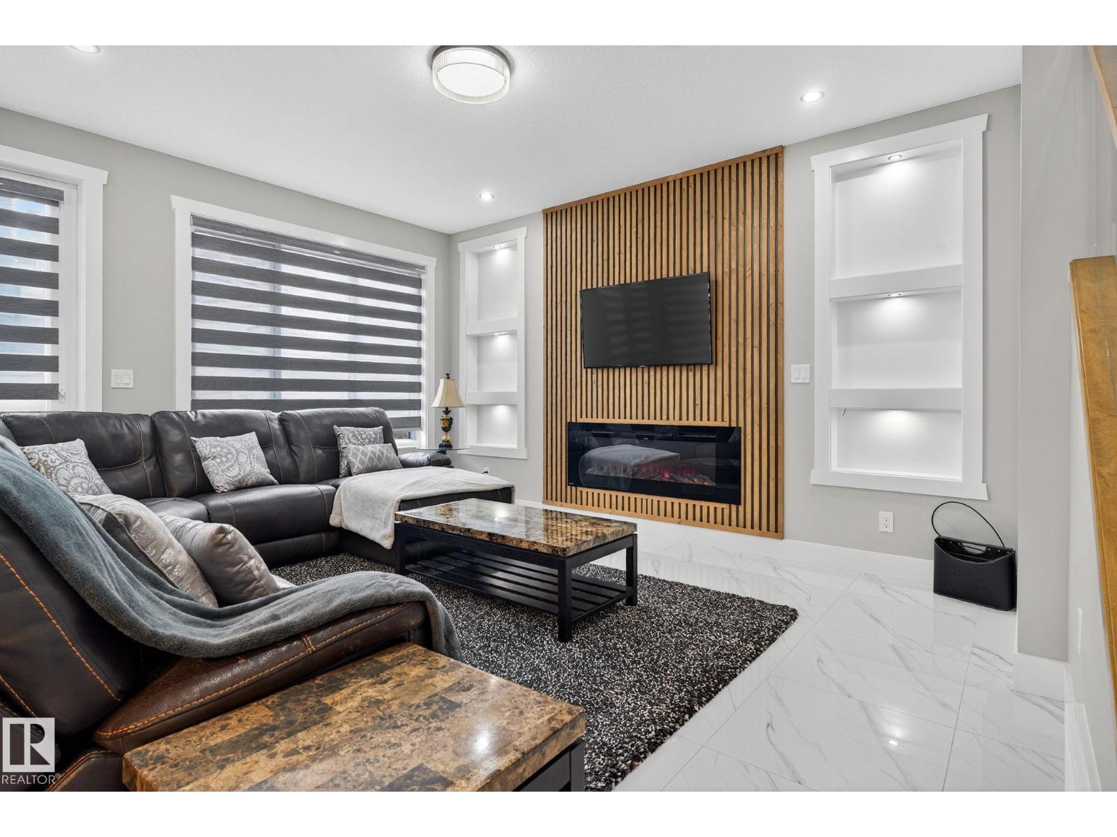 1815 17 AV NW, Edmonton