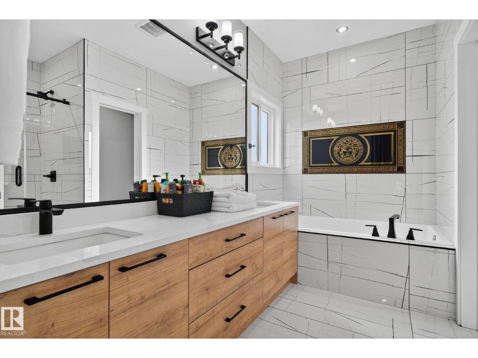 1815 17 AV NW, Edmonton