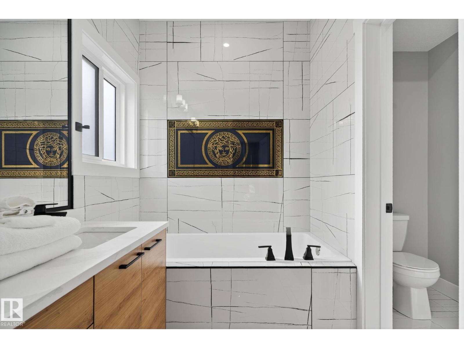 1815 17 AV NW, Edmonton