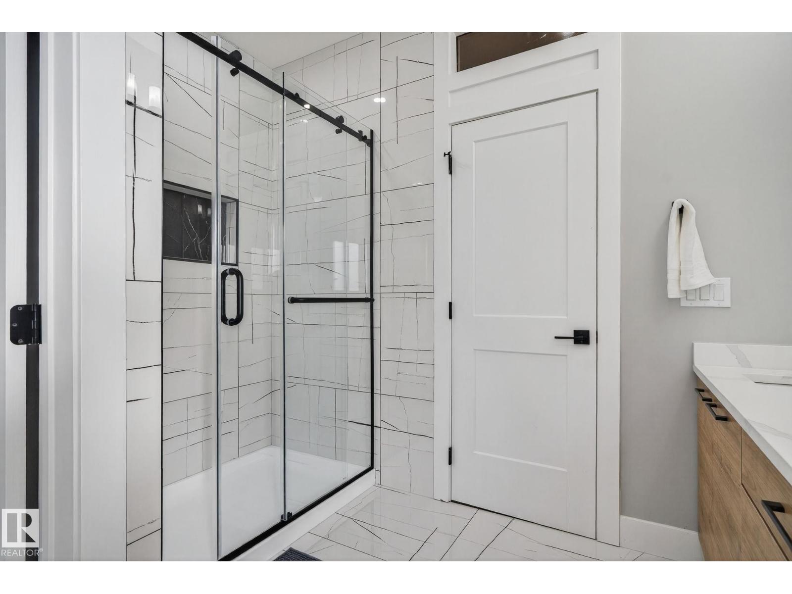 1815 17 AV NW, Edmonton