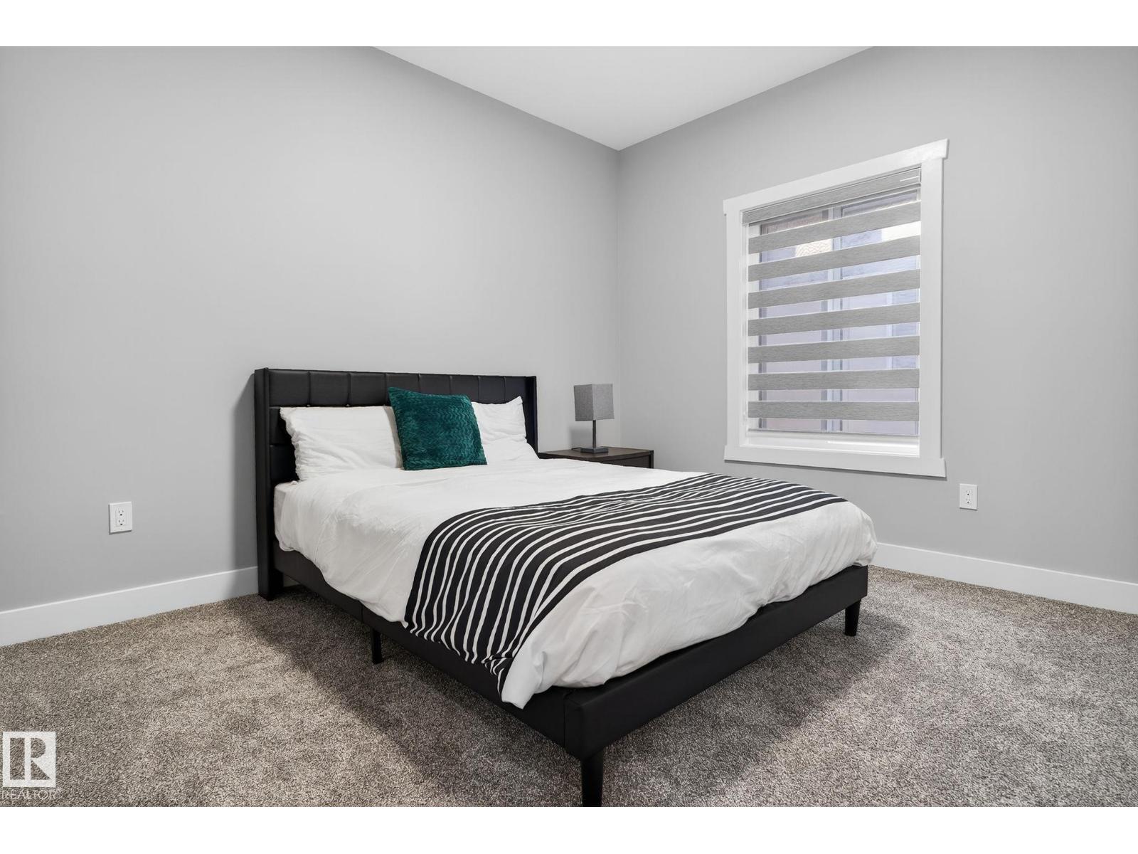 1815 17 AV NW, Edmonton