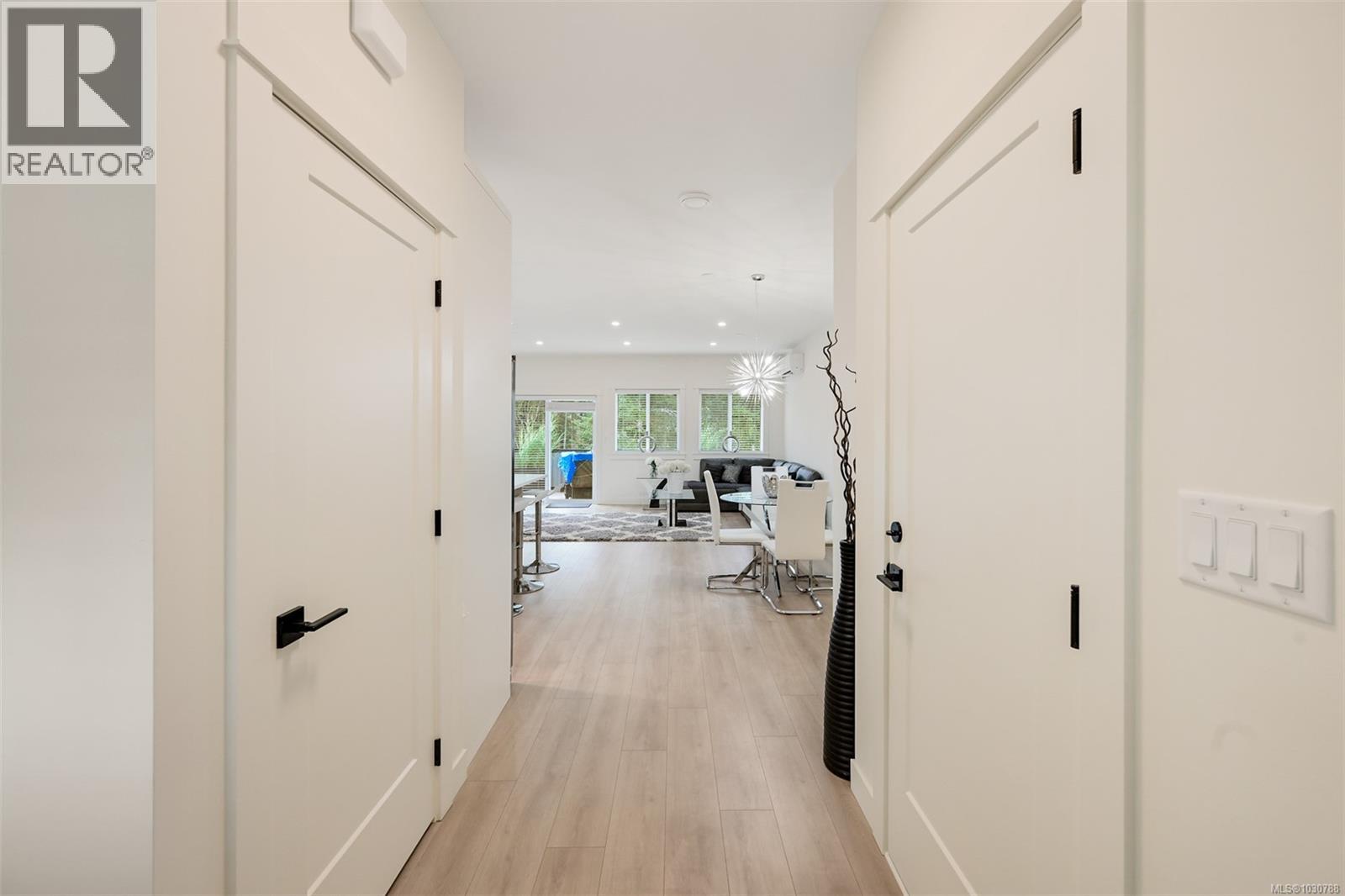 813 TOMACK LOOP - Image 2