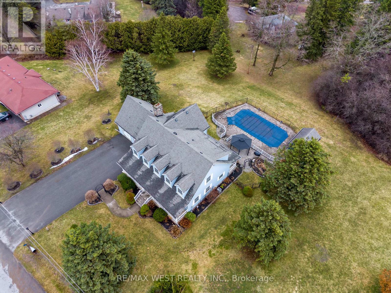 17 FOREST HILL DRIVE - 2