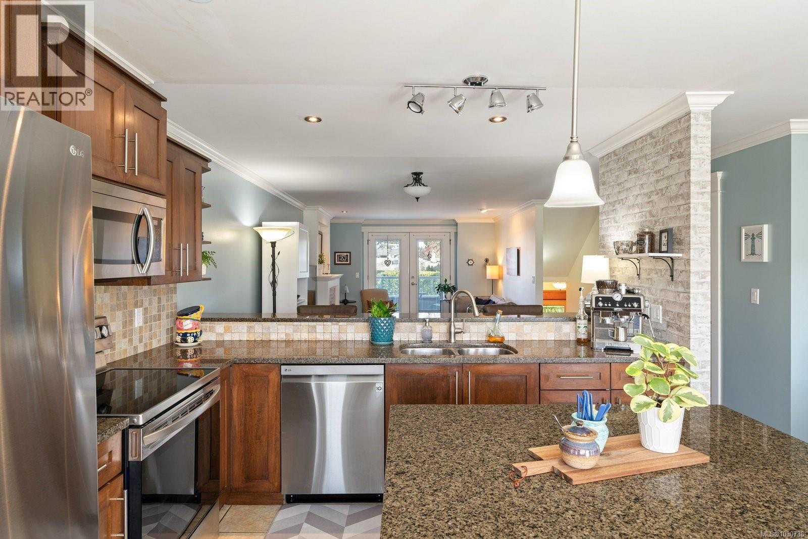 Single Family House for Sale in  Heatherdale Lane Heatherdale Estates Saanich 