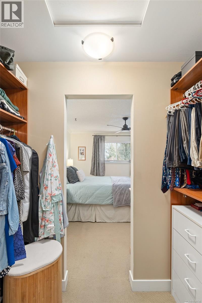 Single Family House for Sale in  Heatherdale Lane Heatherdale Estates Saanich 