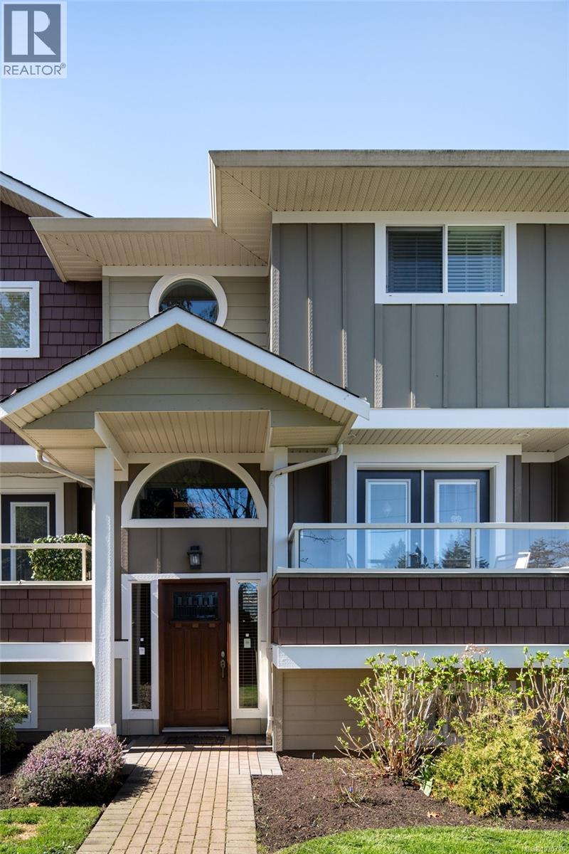 Single Family House for Sale in  Heatherdale Lane Heatherdale Estates Saanich 