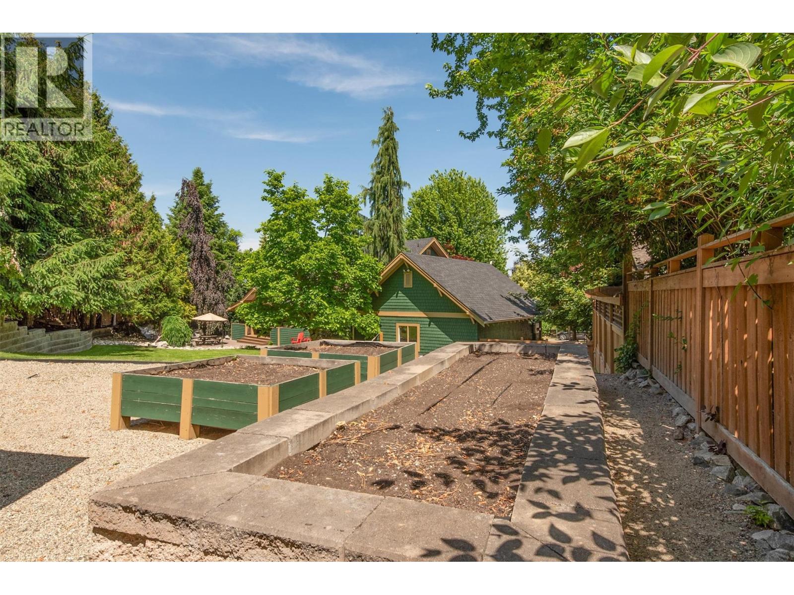  5127 Luckett Court, Kelowna