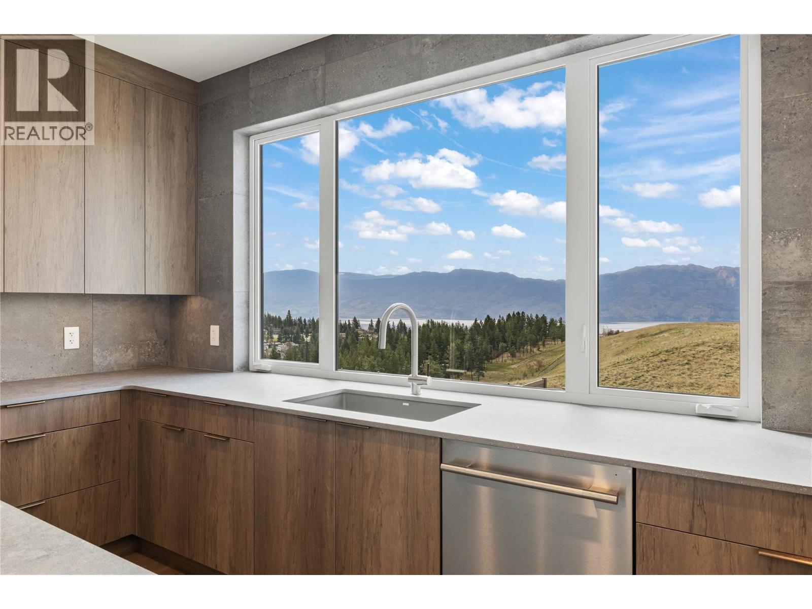  2527 Pinnacle Ridge Drive, West Kelowna
