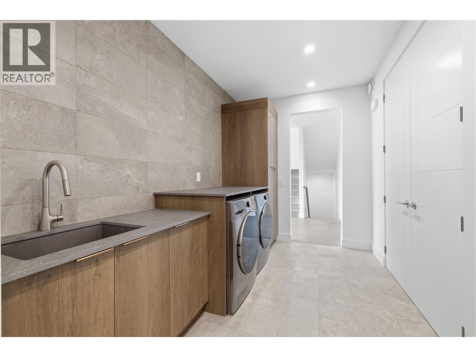  2527 Pinnacle Ridge Drive, West Kelowna