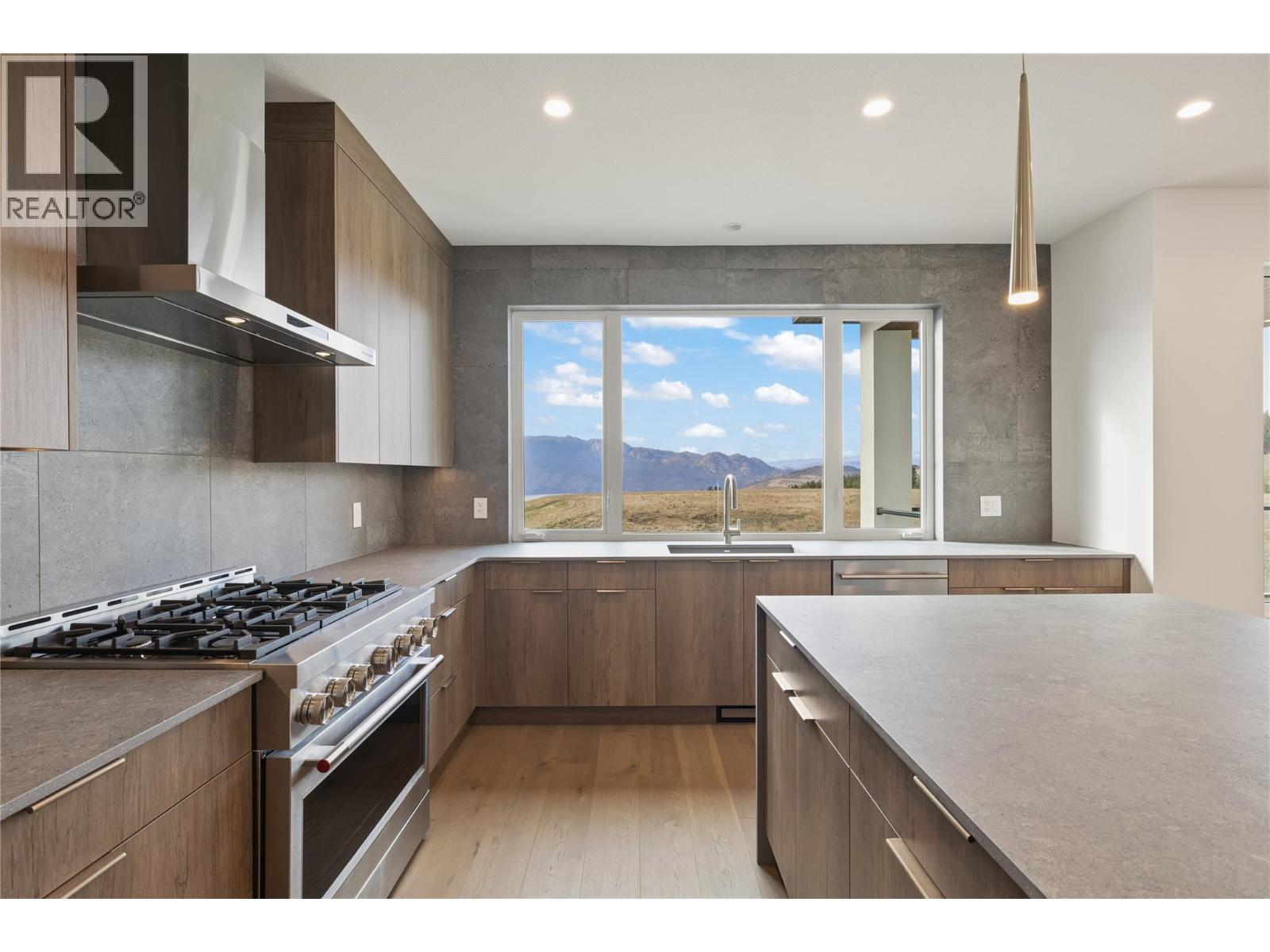  2527 Pinnacle Ridge Drive, West Kelowna