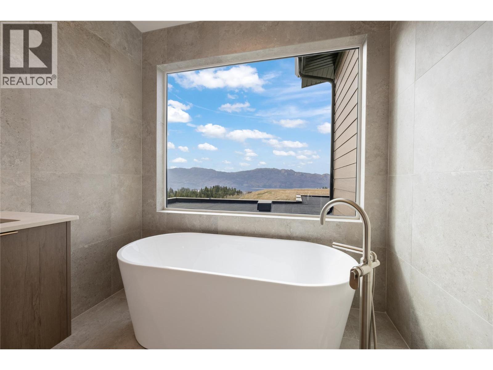  2527 Pinnacle Ridge Drive, West Kelowna