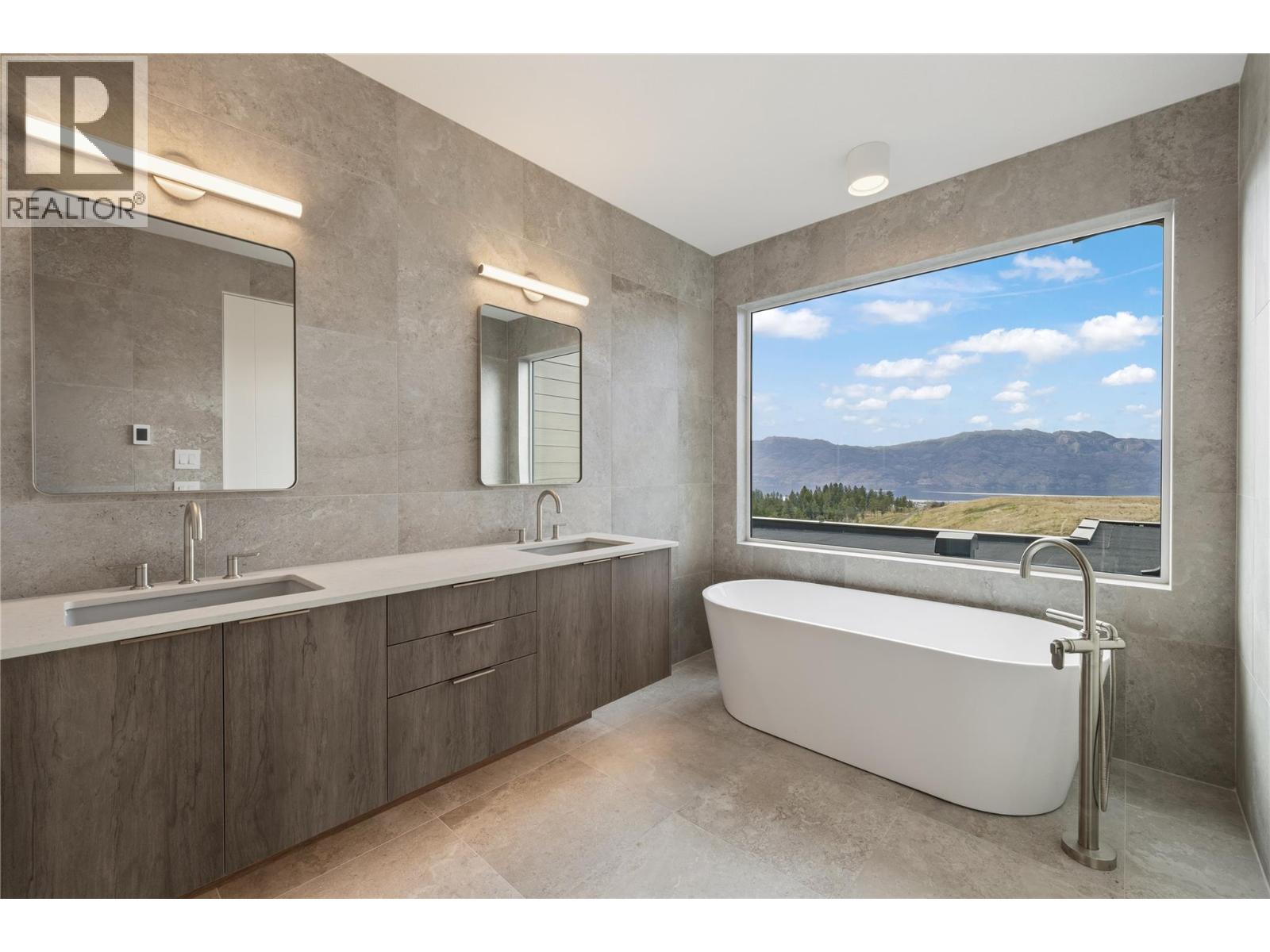  2527 Pinnacle Ridge Drive, West Kelowna