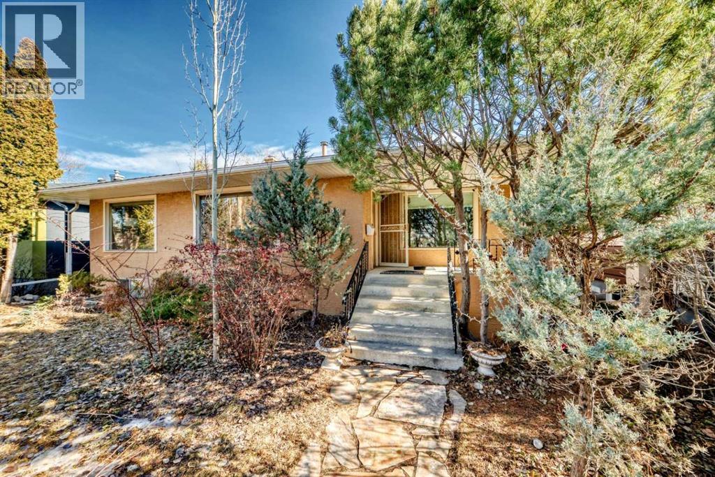 2328 Capitol Hill Crescent NW, Calgary, Alberta