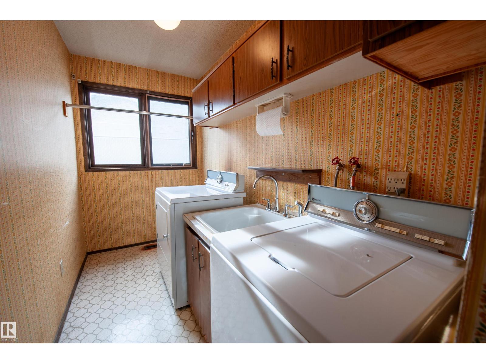 10619 35 AV NW, Edmonton