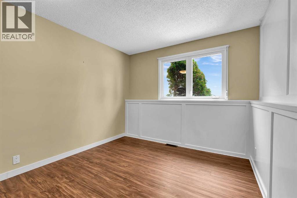 Single Family House 4 Level for Sale in  Valhalla Crescent NW Varsity Calgary 