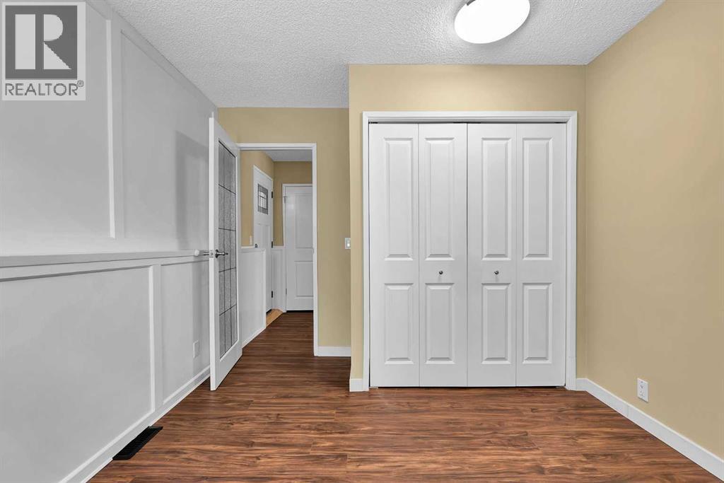 Single Family House 4 Level for Sale in  Valhalla Crescent NW Varsity Calgary 