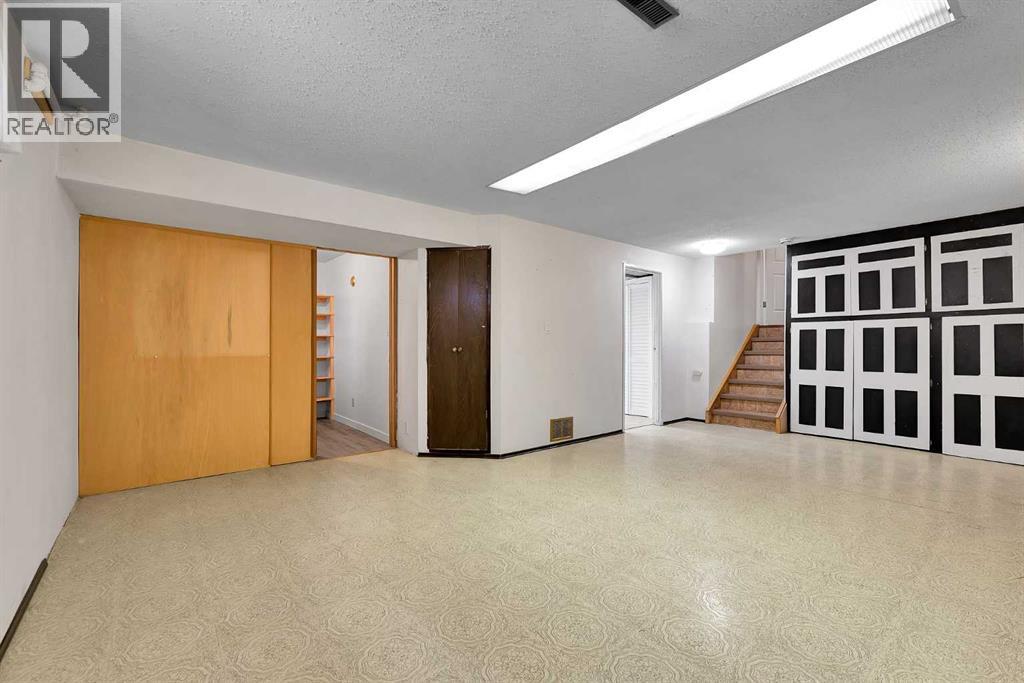 Single Family House 4 Level for Sale in  Valhalla Crescent NW Varsity Calgary 