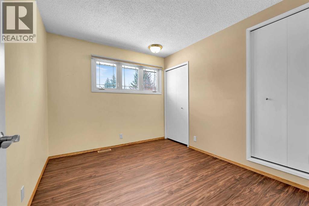 Single Family House 4 Level for Sale in  Valhalla Crescent NW Varsity Calgary 