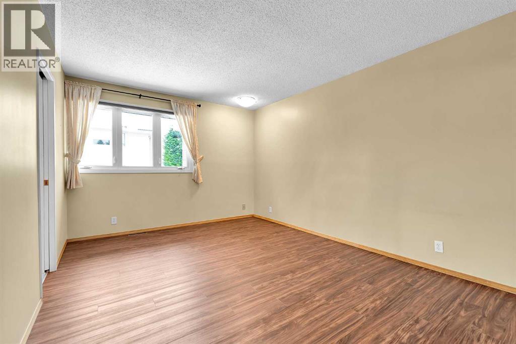 Single Family House 4 Level for Sale in  Valhalla Crescent NW Varsity Calgary 